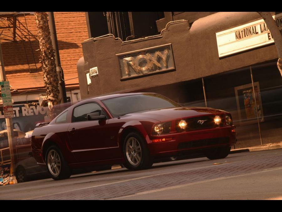  Ford Mustang GT 2005 года  (фото 39 из 209)